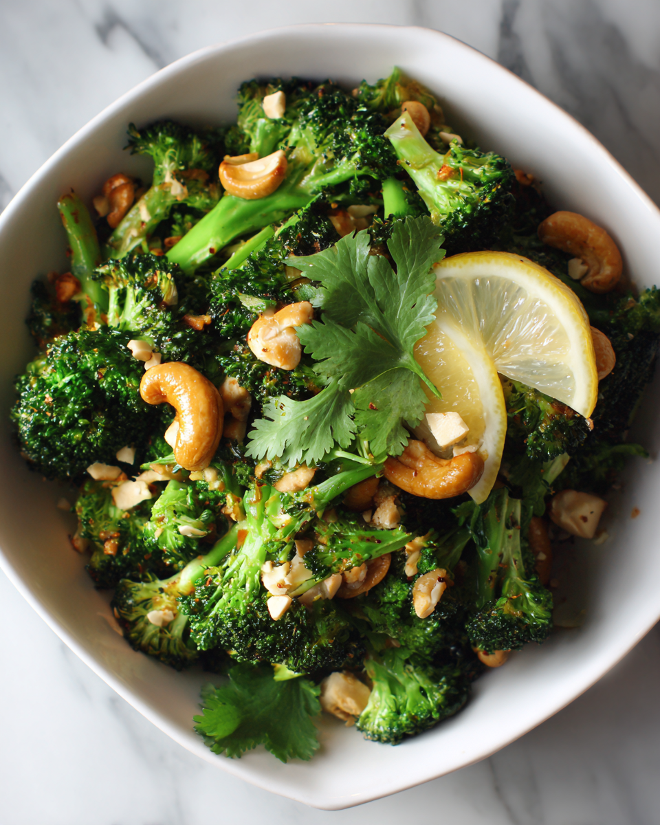 Savoureux Sauté de Brocoli au Gingembre et Noix de Cajou sauté de brocoli au gingembre et noix de cajou en plat coloré avec des ingrédients frais